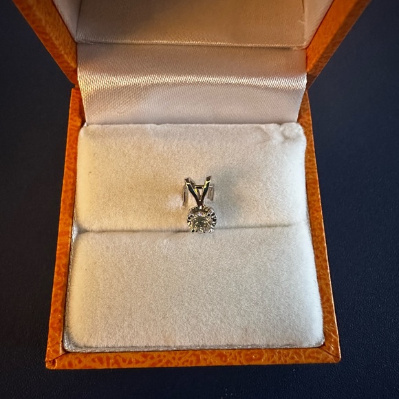 14K White Gold Diamond Pendant - Picture 3 of 6